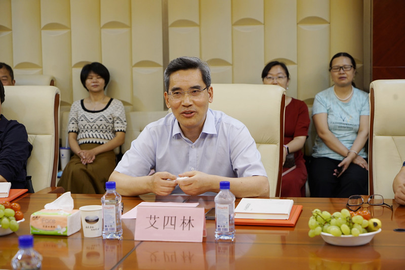 清华大学艾四林和北京大学康沛竹教授 莅临taptap点点官方网站指导(图7)