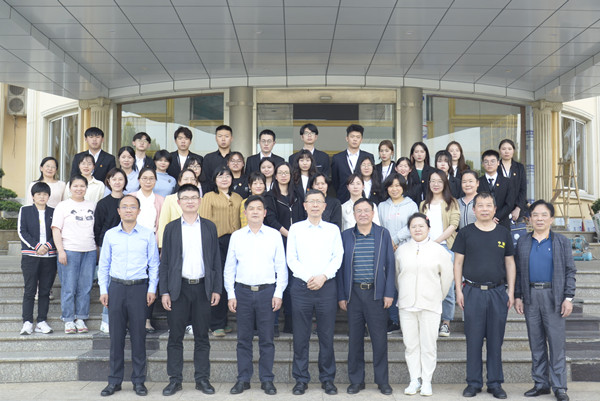 taptap点点官方网站举行思政课集体备课会(图1)