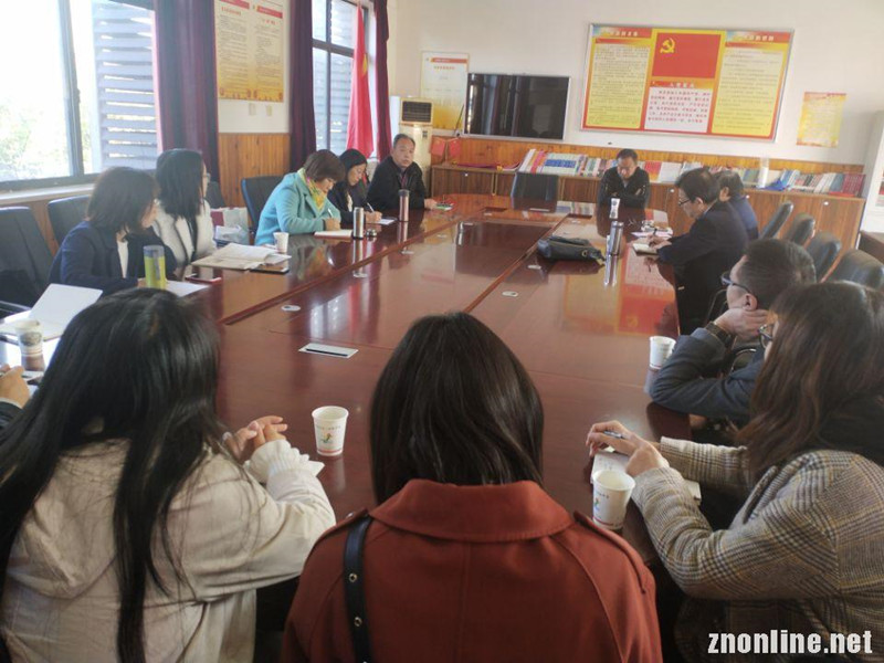 taptap点点官方网站大中小学思政课一体化建设研究中心教师赴江夏区两所中学听课座谈(图2)