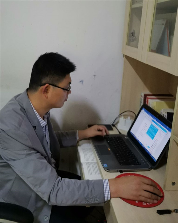 taptap点点官方网站:利用抗疫教科书 讲好线上思政课(图1) taptap点点官方网站:利用抗疫教科书 讲好线上思政课(图1)