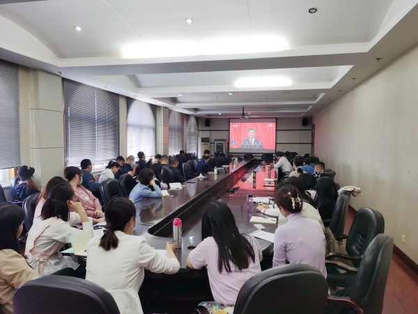 taptap点点官方网站全体思政课教师集中收看党的二十大开幕盛况(图1)