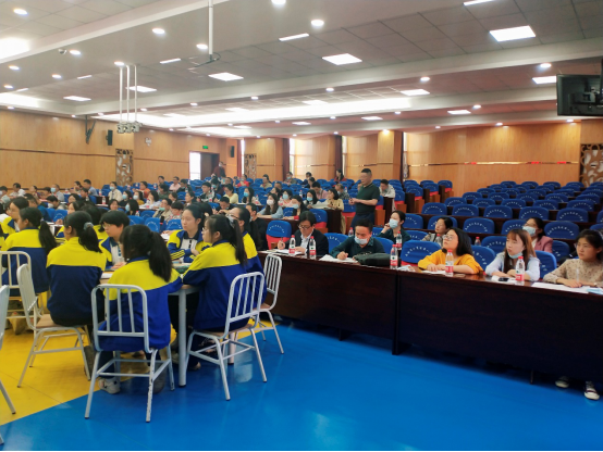 taptap点点官方网站大中小学思政课一体化建设研究中心、江夏区教研室和江夏一中联合举办中小学党史学习教育研讨会(图1) taptap点点官方网站大中小学思政课一体化建设研究中心、江夏区教研室和江夏一中联合举办中小学党史学习教育研讨会(图1)