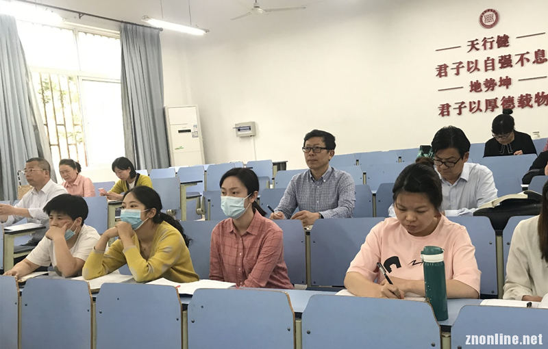 taptap点点官方网站党委书记汪继平深入思政课堂听公开课(图1) taptap点点官方网站党委书记汪继平深入思政课堂听公开课(图1)