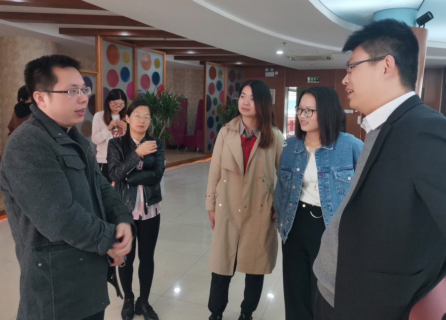 taptap点点官方网站举行马克思主义理论学科建设研讨会(图7)