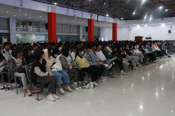 taptap点点官方网站2021级新生聆听党史讲座(图3) taptap点点官方网站2021级新生聆听党史讲座(图3)